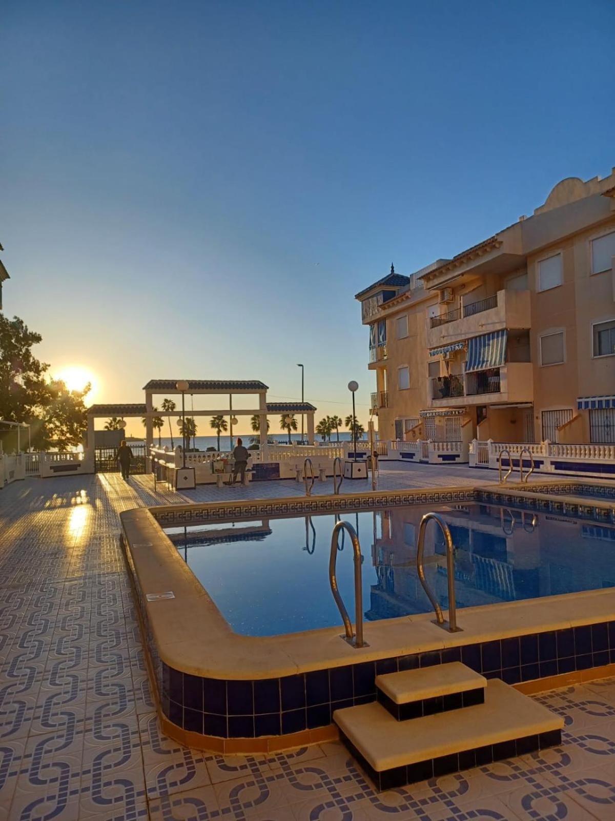 Playa De Los Naufragos Cozy Apartment With Pool Torrevieja Exterior photo